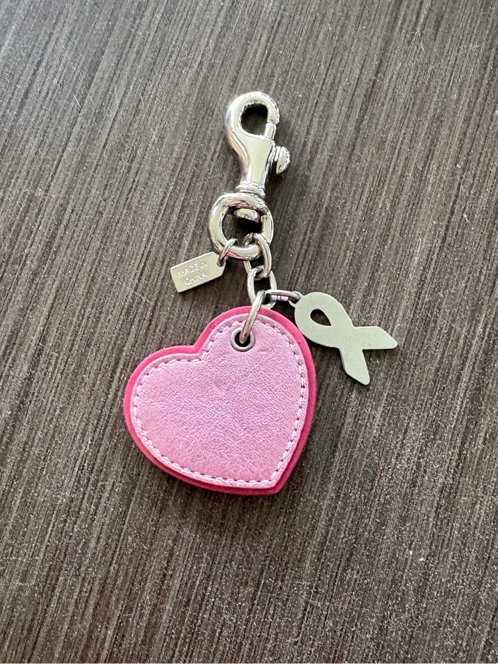 𝗢𝗖𝗧 𝗗𝗥𝗢𝗣 Coach Heart Leather Bag Charm - Breast Cancer Awareness - Picture 5 of 9